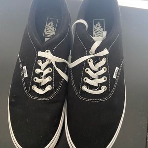 Men’s black and white Vans